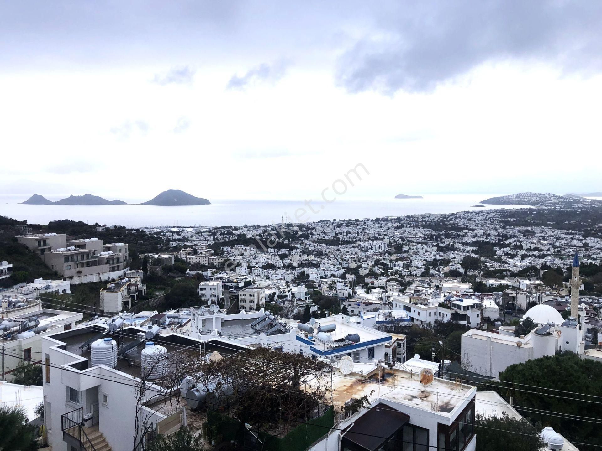 Bodrum Turgutreis Karabağ'da Satılık 3+1 Bahçe Katı Daire