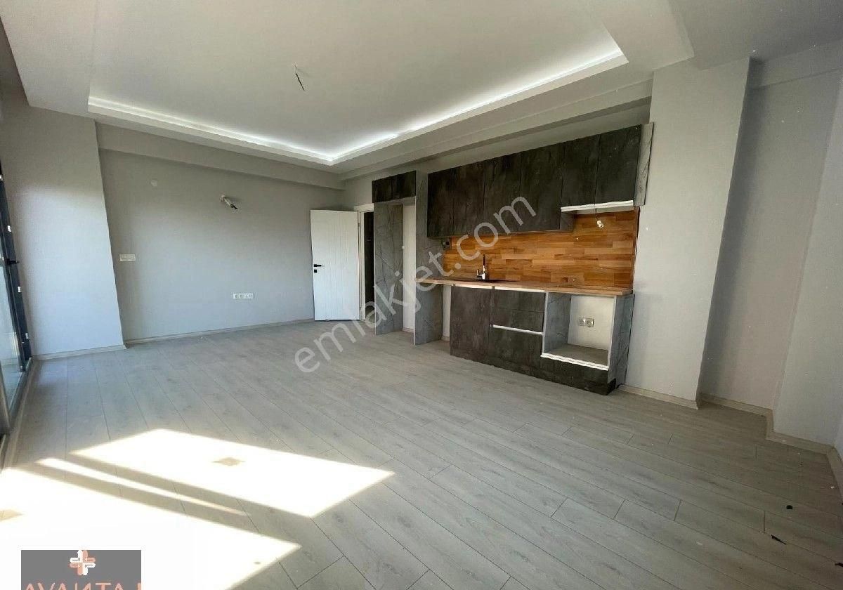 Kuşadası'nda Havuzlu Doğalgazlı 2+1 Daire - Görsel 2