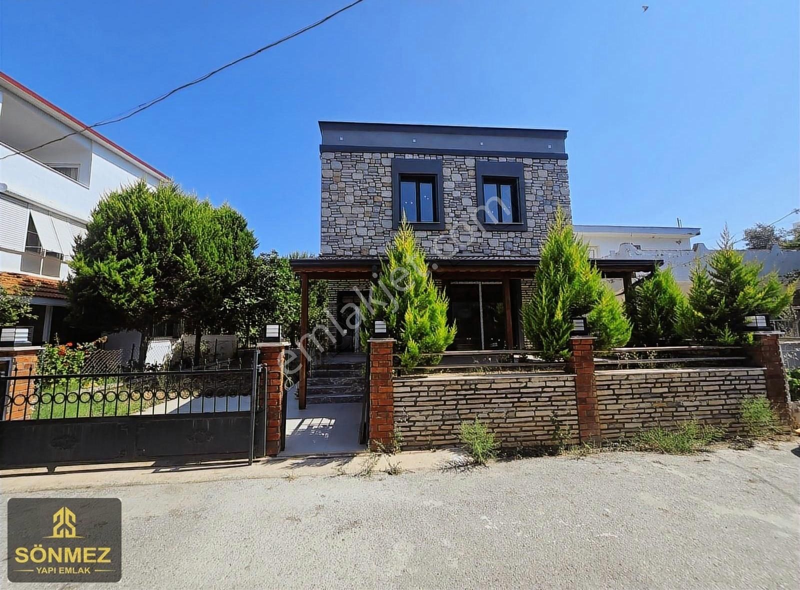 Seferihisar Ürkmez Doğanbeyede Satılık 3+1villa Denize Yürüme Ms