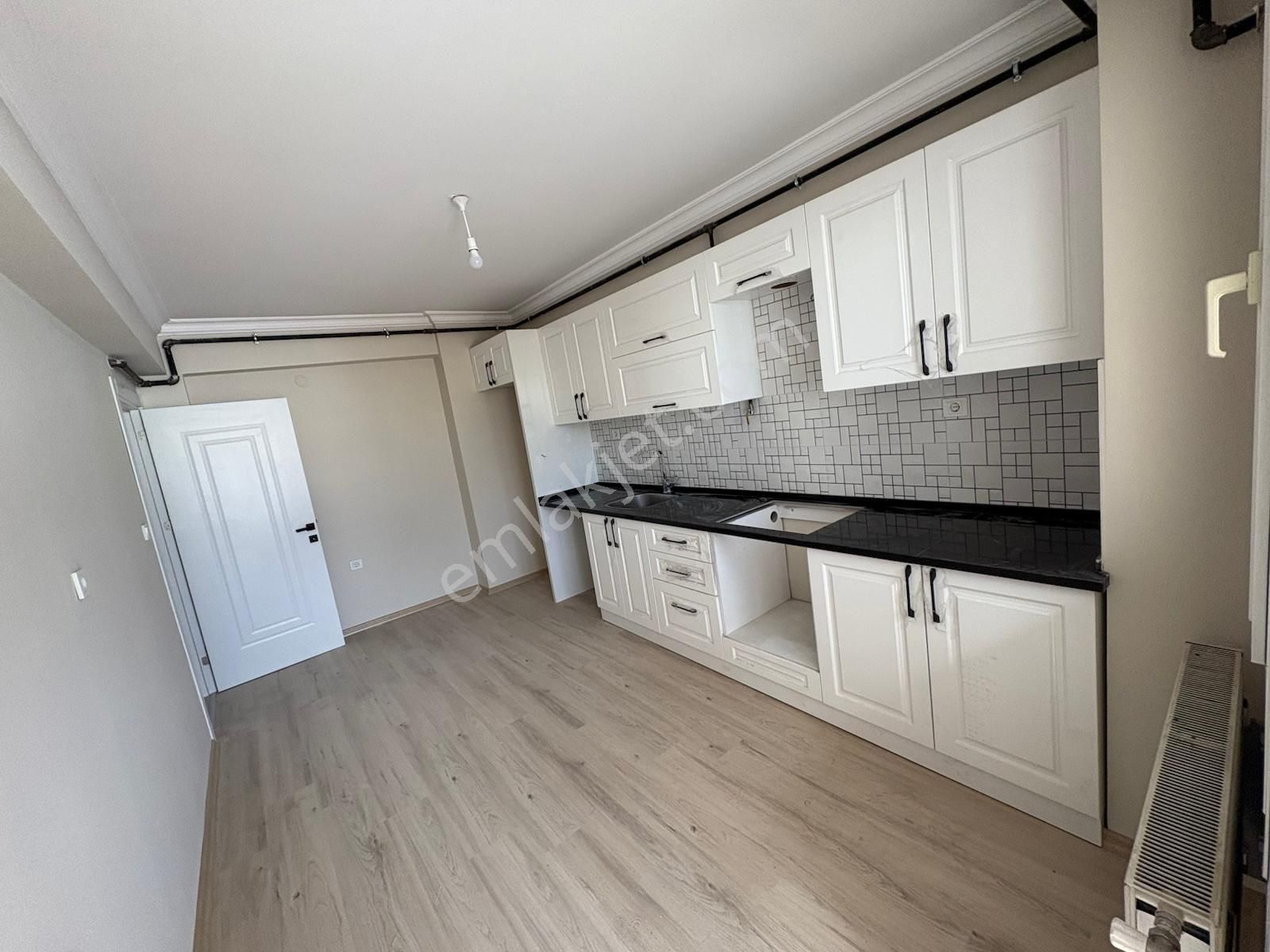 Hasanağa Bahçesi Yakını Erdem Caddesi Üstü Satılı 3+1 Daire - Görsel 2