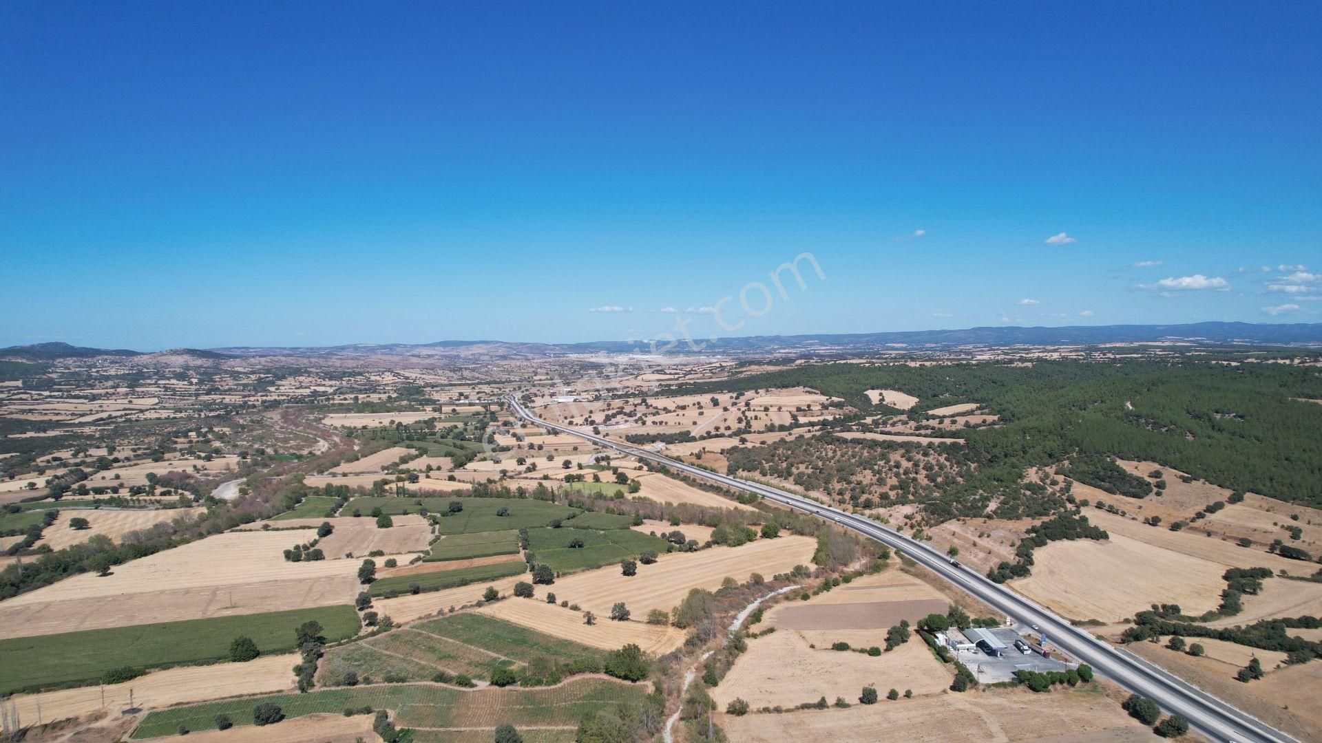 Ezine Bahçeli'de Çanakkale- İzmir Otoyoluna Cephe Satılık Arsa