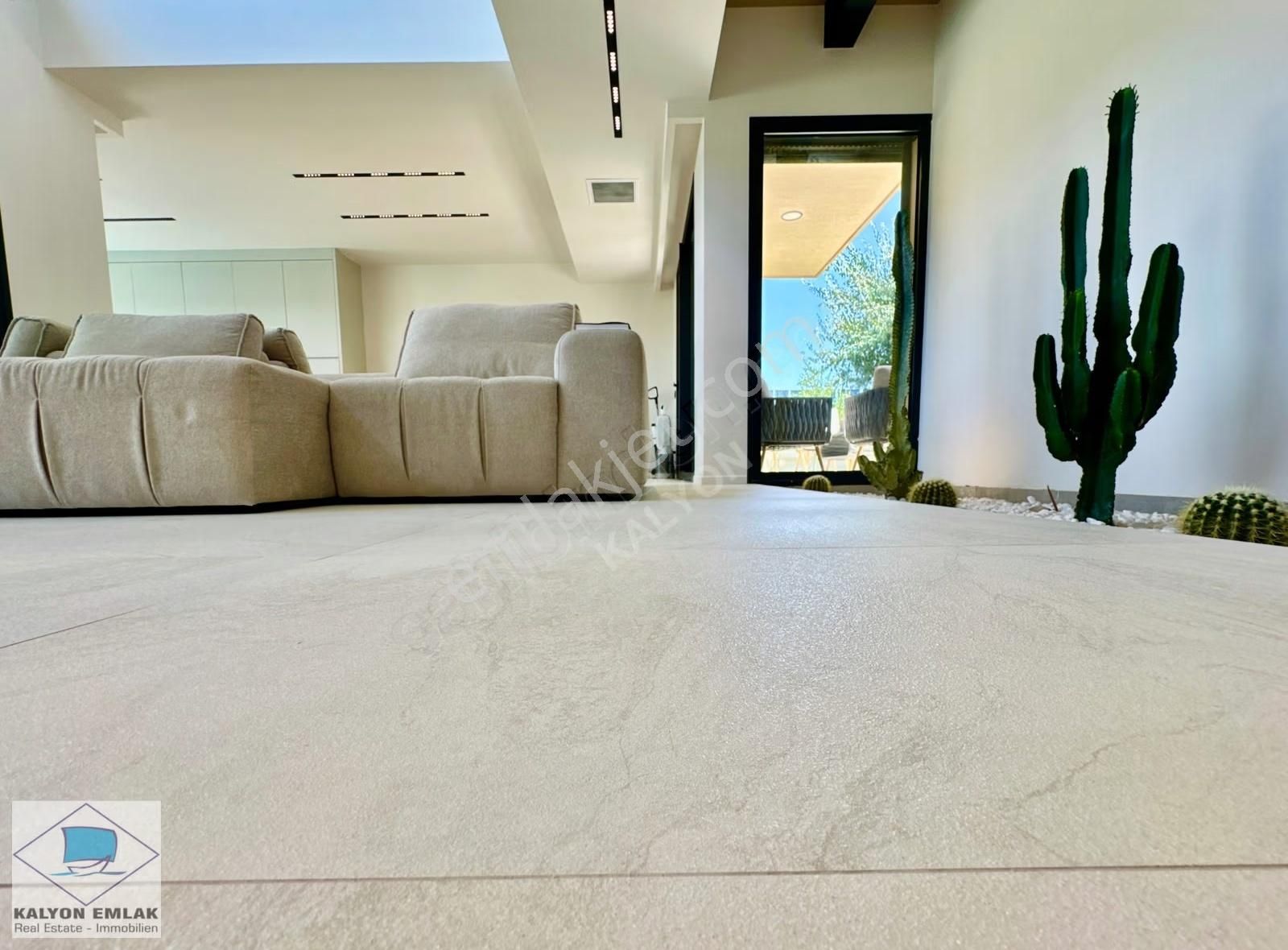 Çeşme'de Satılık Özel Tasarım Müstakil Havuzlu Ultra Lüx Villa