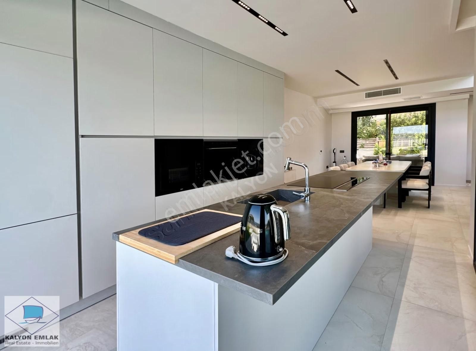 Çeşme'de Satılık Özel Tasarım Müstakil Havuzlu Ultra Lüx Villa - Görsel 25