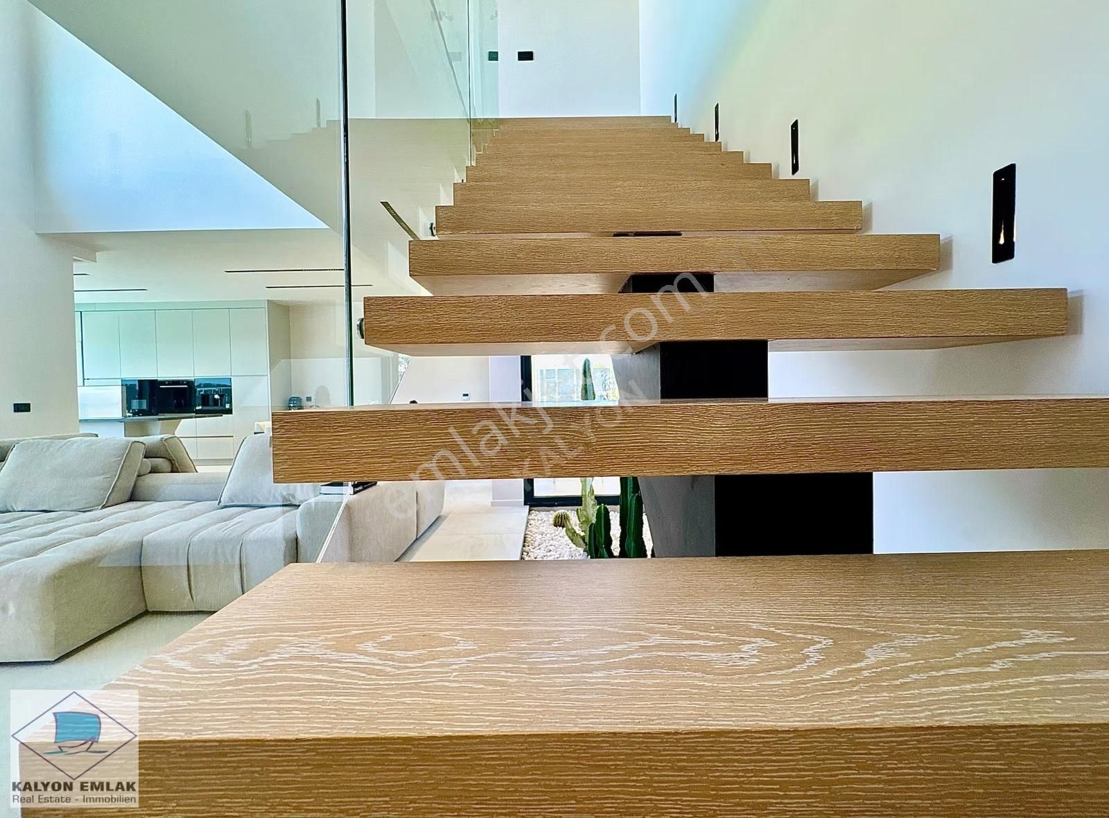 Çeşme'de Satılık Özel Tasarım Müstakil Havuzlu Ultra Lüx Villa - Görsel 22