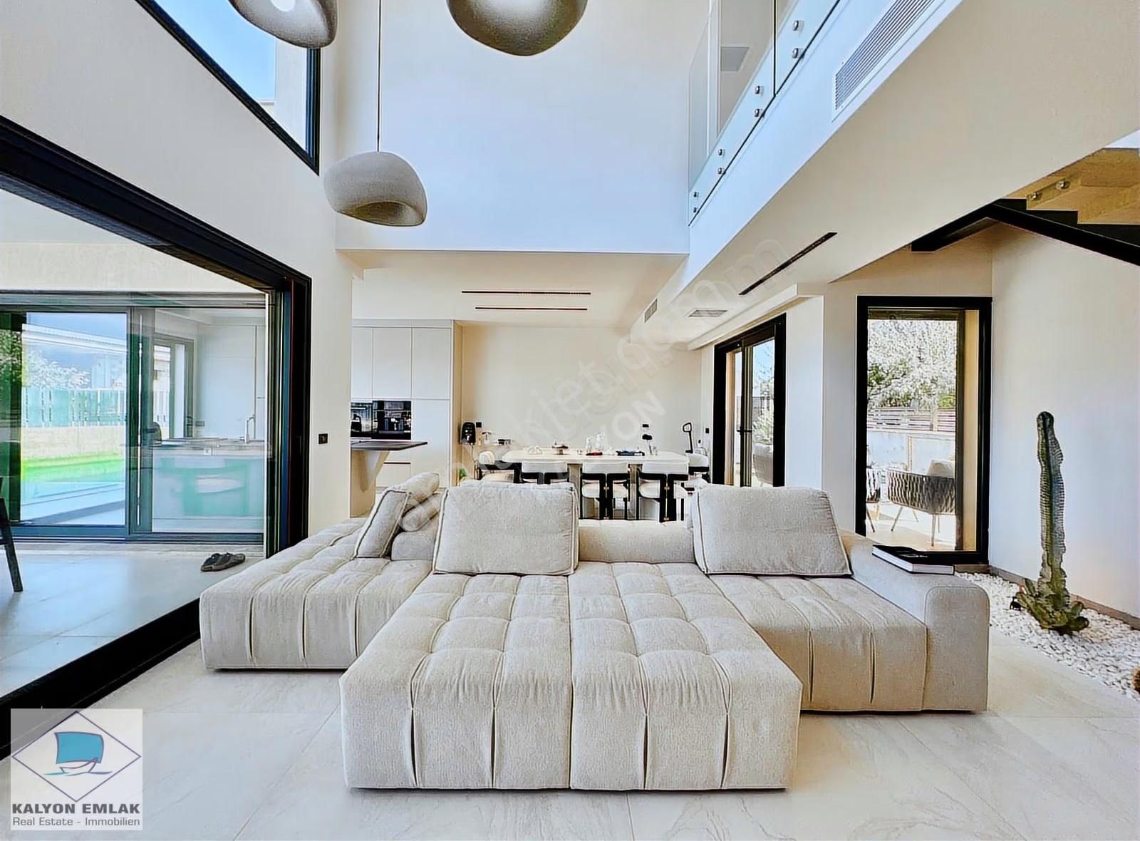 Çeşme'de Satılık Özel Tasarım Müstakil Havuzlu Ultra Lüx Villa - Görsel 26