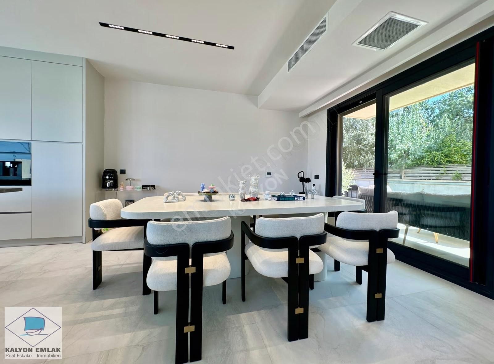 Çeşme'de Satılık Özel Tasarım Müstakil Havuzlu Ultra Lüx Villa - Görsel 13