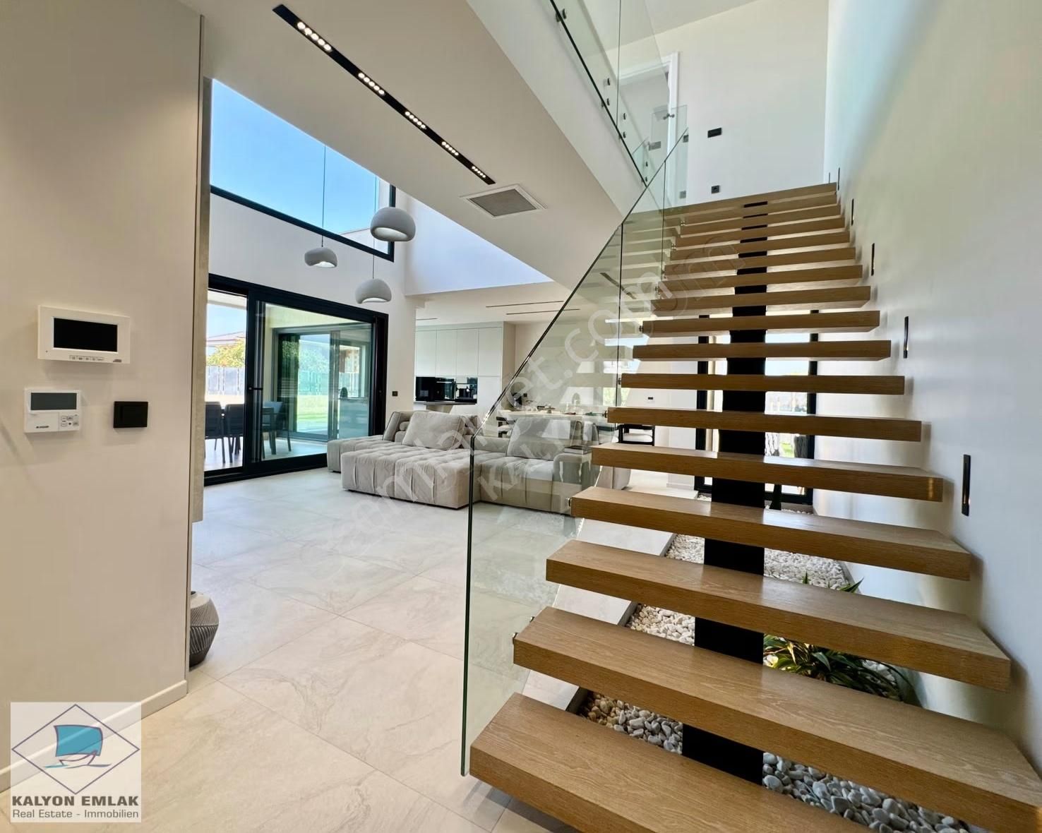 Çeşme'de Satılık Özel Tasarım Müstakil Havuzlu Ultra Lüx Villa - Görsel 23