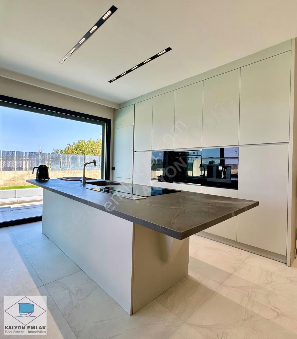 Çeşme'de Satılık Özel Tasarım Müstakil Havuzlu Ultra Lüx Villa - Görsel 2