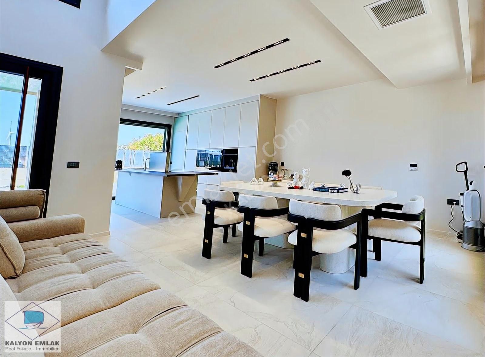 Çeşme'de Satılık Özel Tasarım Müstakil Havuzlu Ultra Lüx Villa - Görsel 10