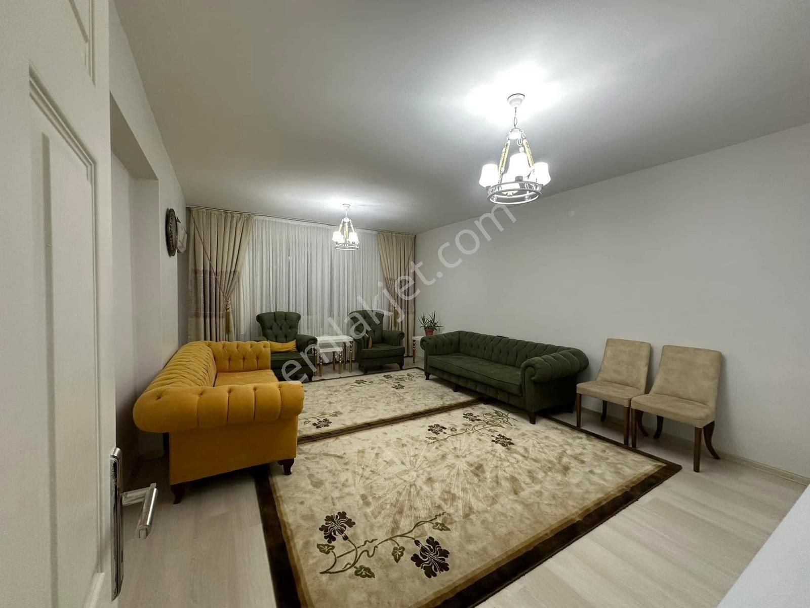 Akev Gayrimenkul'den Akpiyar'da Bakımlı Geniş Son Kat 3+1 Daire - Görsel 14