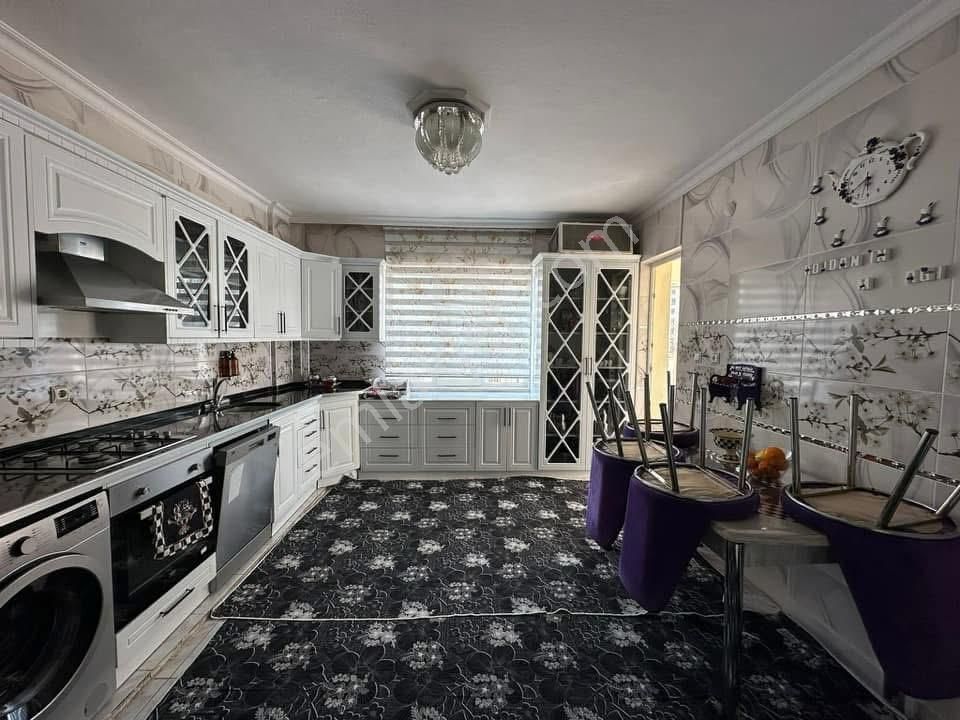 Akev Gayrimenkul'den Akpiyar'da Bakımlı Geniş Son Kat 3+1 Daire