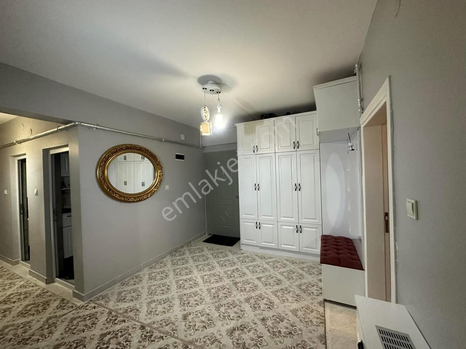 Akev Gayrimenkul'den Akpiyar'da Bakımlı Geniş Son Kat 3+1 Daire - Görsel 7