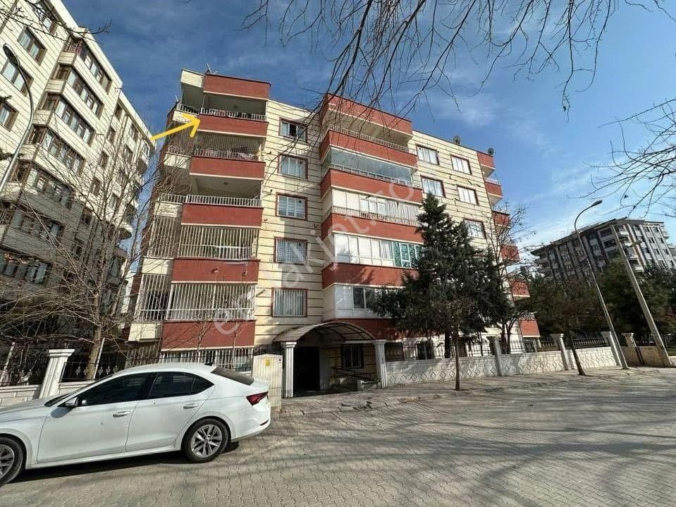 Akev Gayrimenkul'den Akpiyar'da Bakımlı Geniş Son Kat 3+1 Daire - Görsel 2