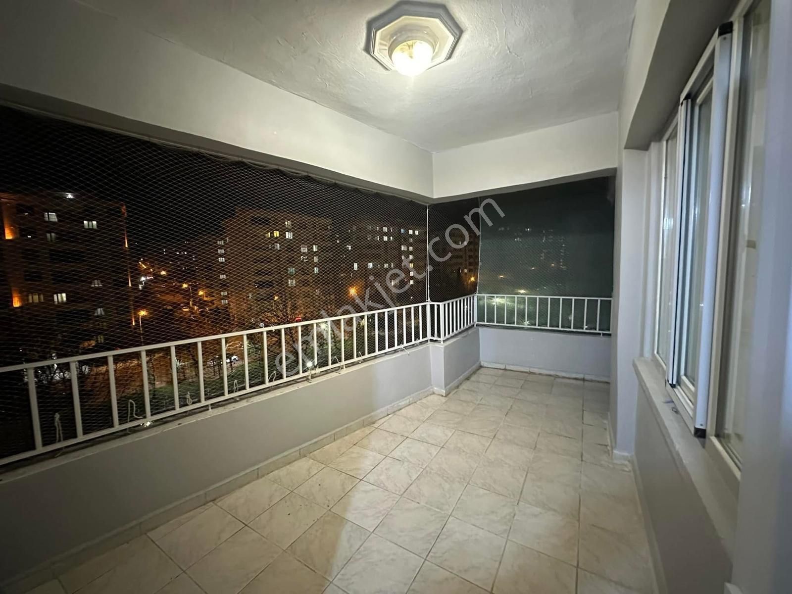 Akev Gayrimenkul'den Akpiyar'da Bakımlı Geniş Son Kat 3+1 Daire - Görsel 8