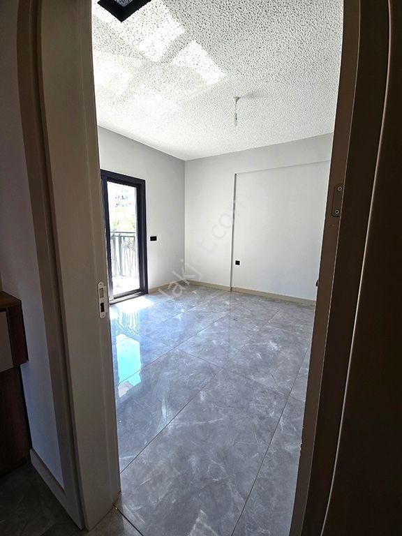 Kuşadası Ege Mahallesinde Havuzlu Sitede Deniz Ve Havuz Manzaralı Yerden Isıtmalı 3+1 Sıfır Daire - Görsel 18