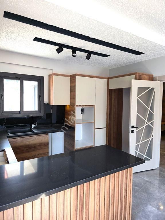 Kuşadası Ege Mahallesinde Havuzlu Sitede Deniz Ve Havuz Manzaralı Yerden Isıtmalı 3+1 Sıfır Daire - Görsel 6