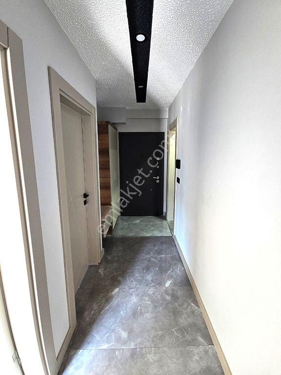 Kuşadası Ege Mahallesinde Havuzlu Sitede Deniz Ve Havuz Manzaralı Yerden Isıtmalı 3+1 Sıfır Daire - Görsel 4