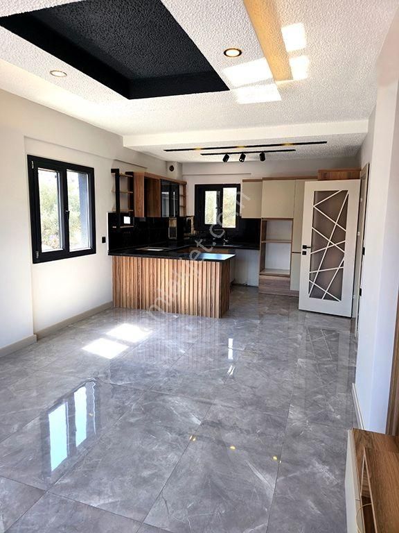 Kuşadası Ege Mahallesinde Havuzlu Sitede Deniz Ve Havuz Manzaralı Yerden Isıtmalı 3+1 Sıfır Daire - Görsel 19