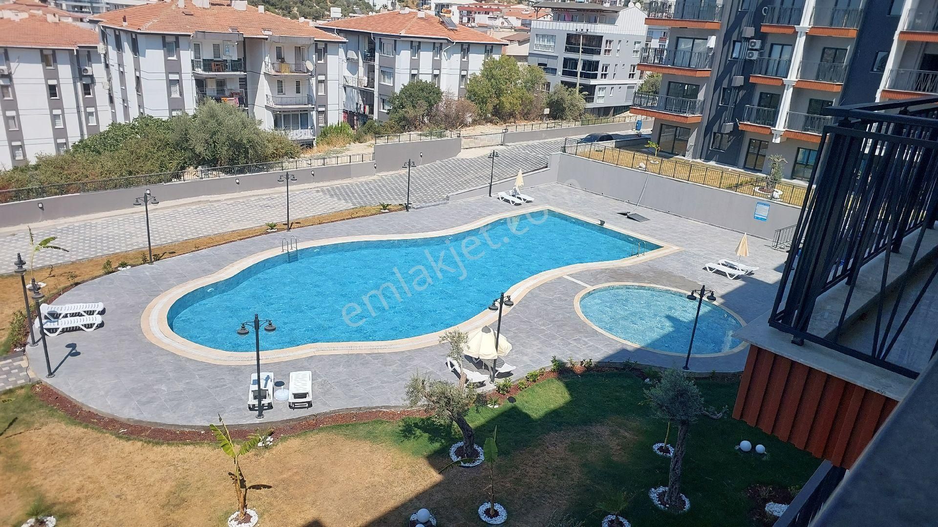 Kuşadası Ege Mahallesinde Havuzlu Sitede Deniz Ve Havuz Manzaralı Yerden Isıtmalı 3+1 Sıfır Daire - Görsel 35