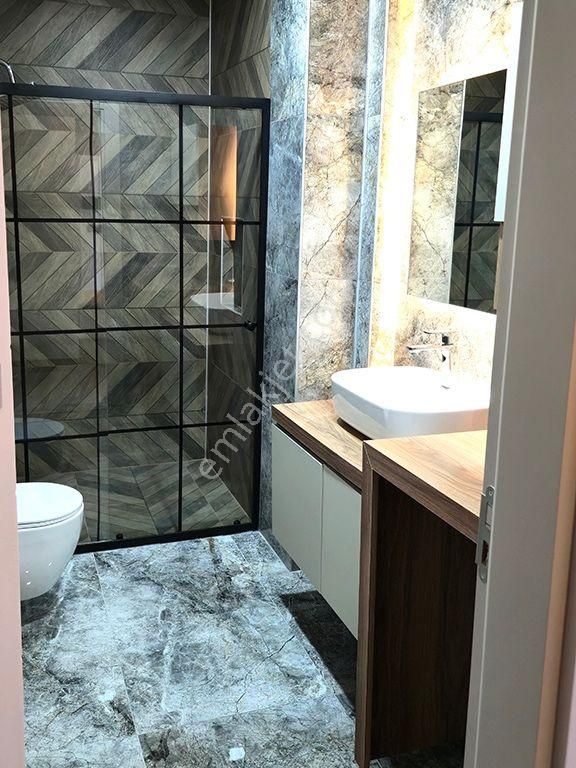 Kuşadası Ege Mahallesinde Havuzlu Sitede Deniz Ve Havuz Manzaralı Yerden Isıtmalı 3+1 Sıfır Daire - Görsel 5