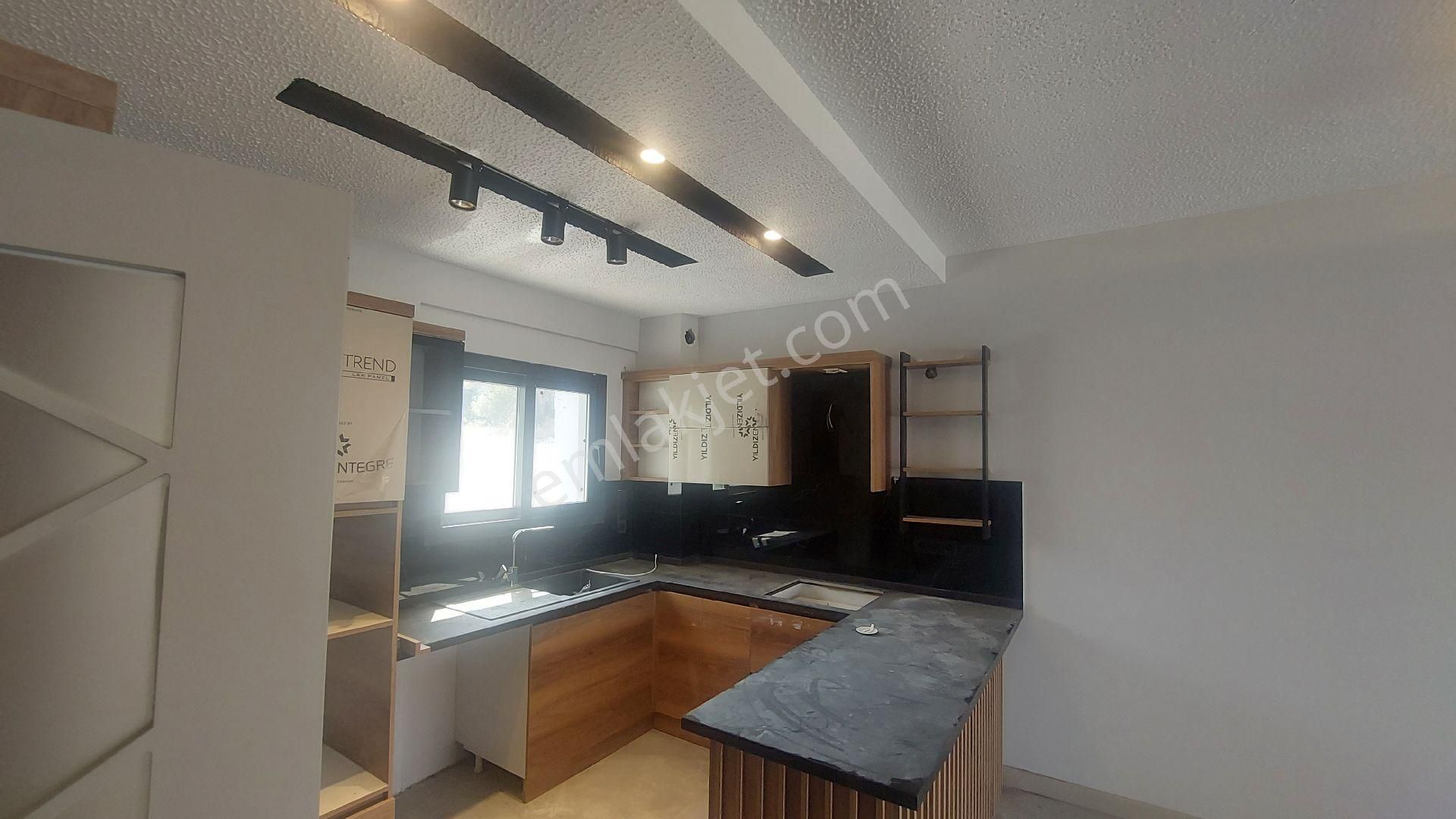 Kuşadası Ege Mahallesinde Havuzlu Sitede Deniz Ve Havuz Manzaralı Yerden Isıtmalı 3+1 Sıfır Daire - Görsel 30