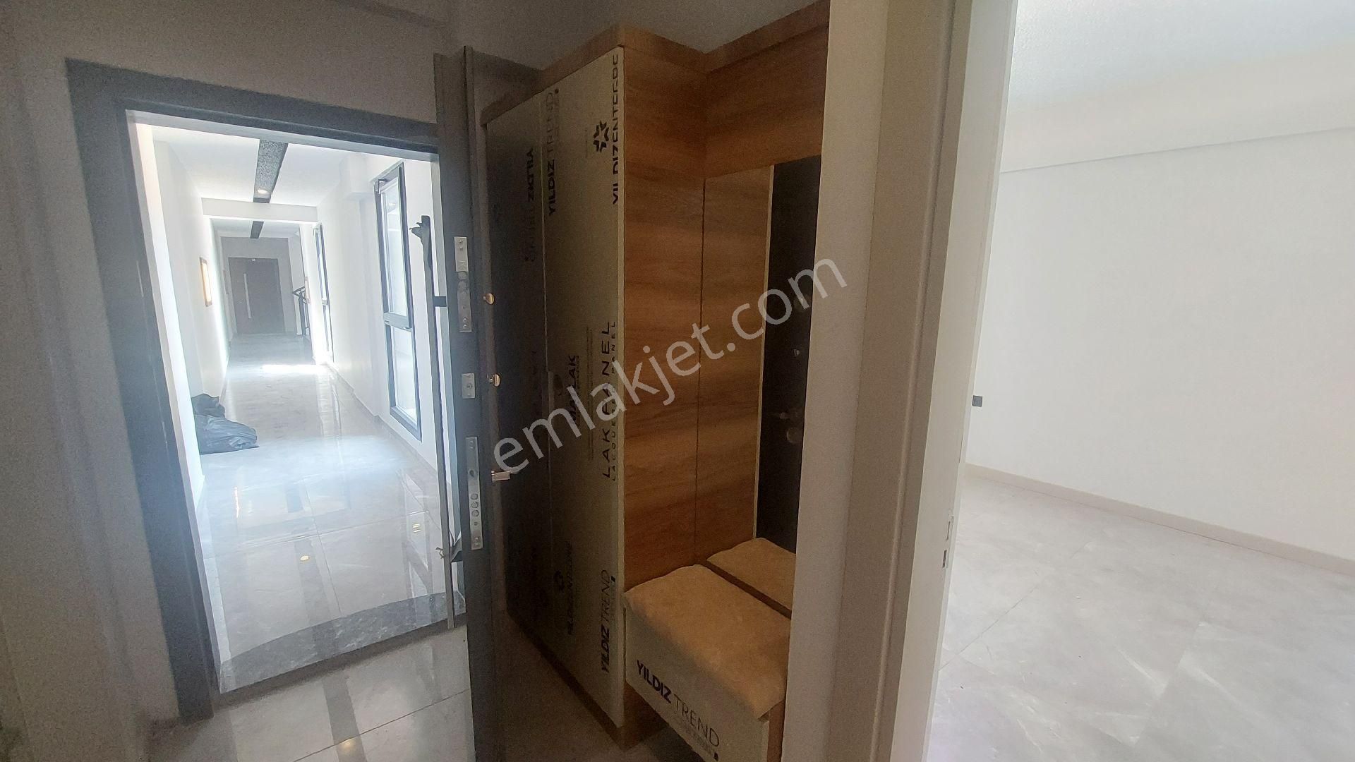 Kuşadası Ege Mahallesinde Havuzlu Sitede Deniz Ve Havuz Manzaralı Yerden Isıtmalı 3+1 Sıfır Daire - Görsel 25