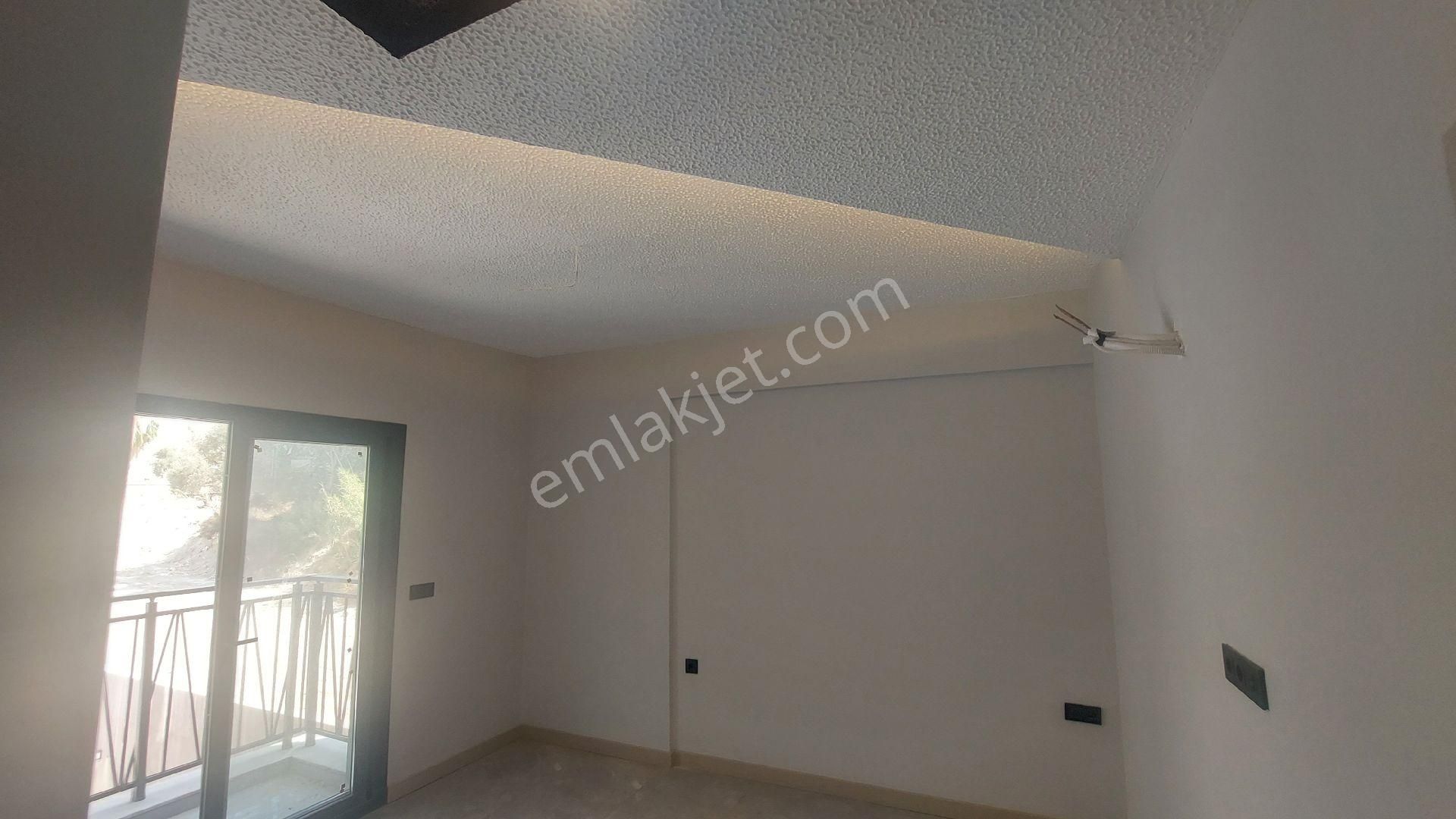 Kuşadası Ege Mahallesinde Havuzlu Sitede Deniz Ve Havuz Manzaralı Yerden Isıtmalı 3+1 Sıfır Daire - Görsel 24