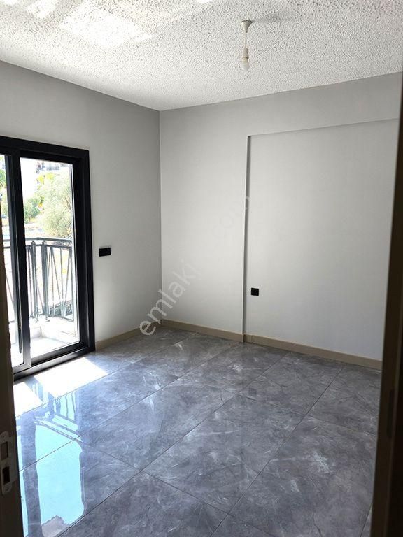 Kuşadası Ege Mahallesinde Havuzlu Sitede Deniz Ve Havuz Manzaralı Yerden Isıtmalı 3+1 Sıfır Daire - Görsel 15