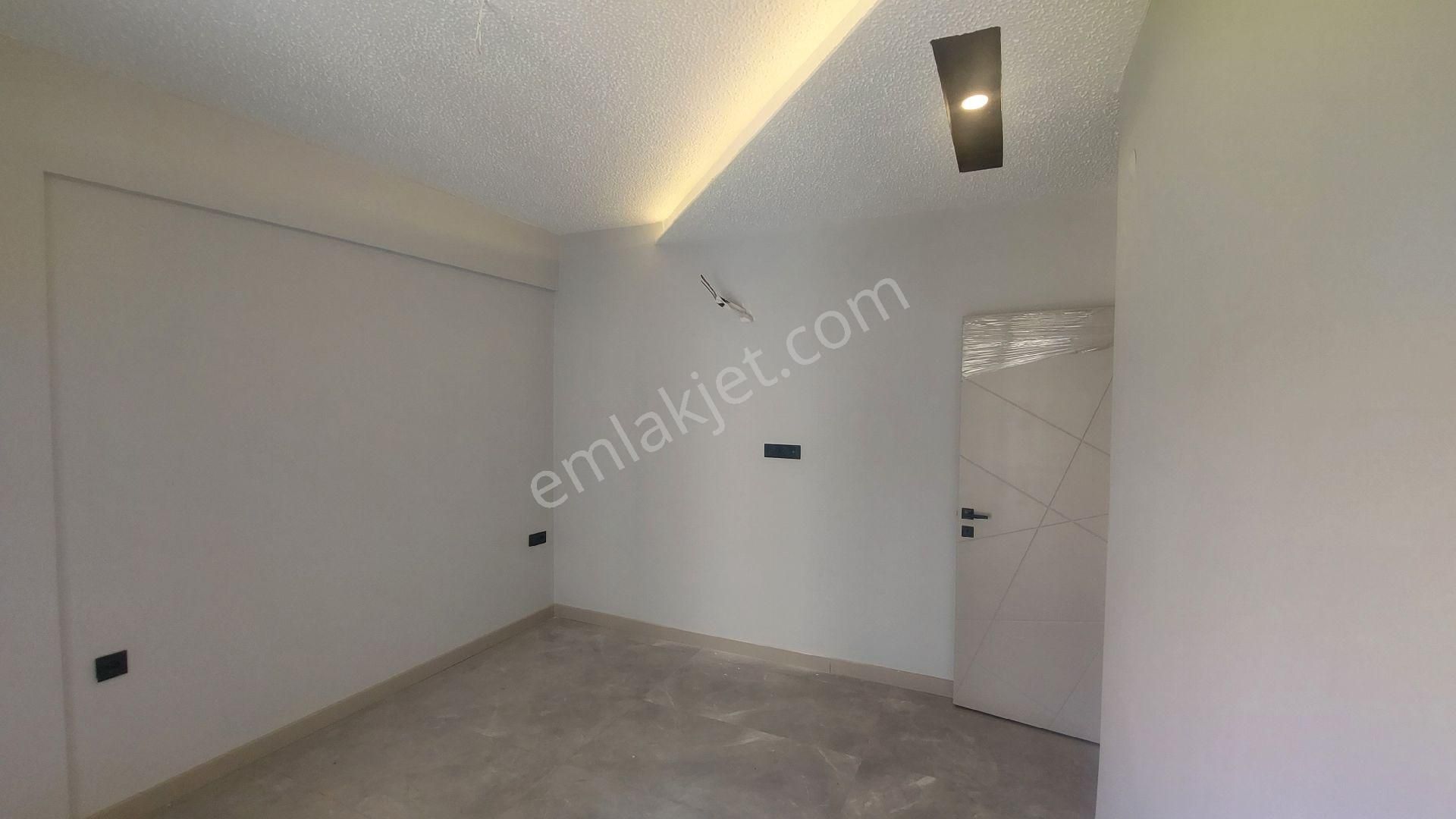 Kuşadası Ege Mahallesinde Havuzlu Sitede Deniz Ve Havuz Manzaralı Yerden Isıtmalı 3+1 Sıfır Daire - Görsel 22