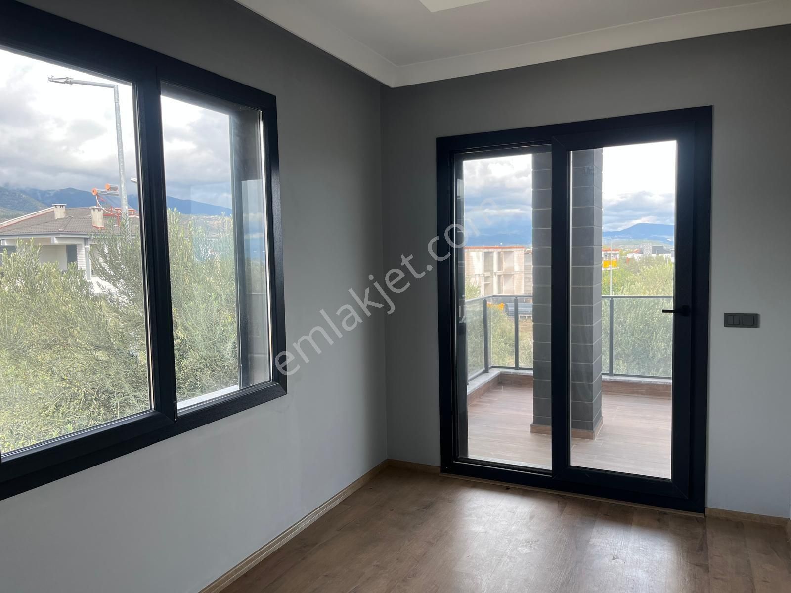 Güre Ssk Mevkisinde 6+1 Satılık Tasarım Villa - Görsel 19