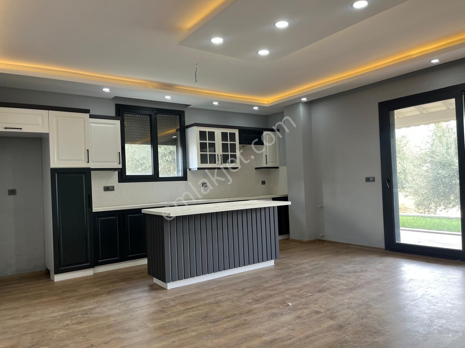 Güre Ssk Mevkisinde 6+1 Satılık Tasarım Villa - Görsel 6