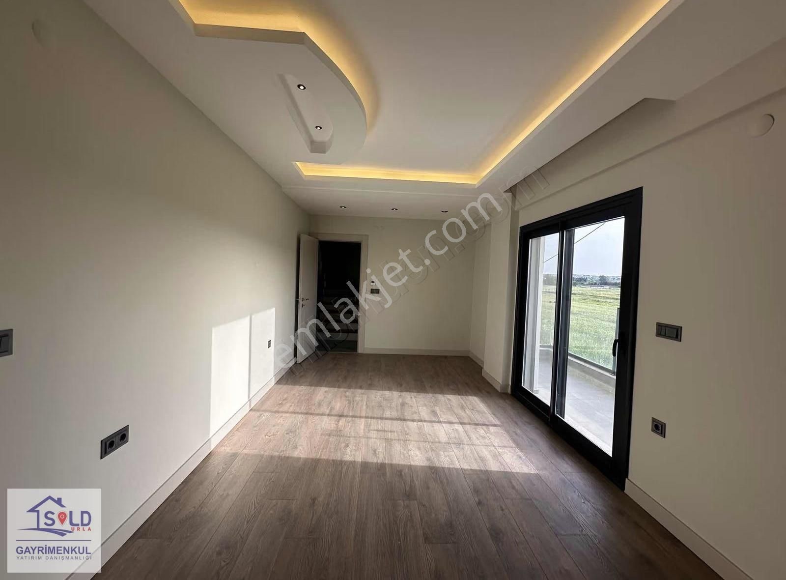 Urla Atatürk Mahallesi Site İçi Satılık Havuzlu Villa - Görsel 3