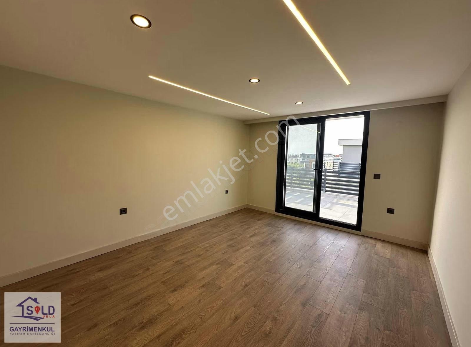 Urla Atatürk Mahallesi Site İçi Satılık Havuzlu Villa - Görsel 20