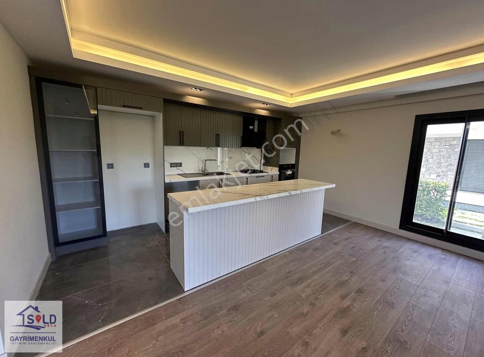 Urla Atatürk Mahallesi Site İçi Satılık Havuzlu Villa - Görsel 6