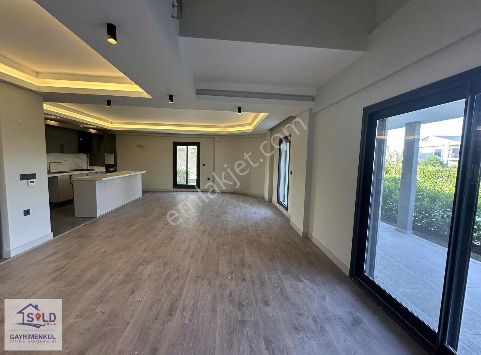 Urla Atatürk Mahallesi Site İçi Satılık Havuzlu Villa - Görsel 24