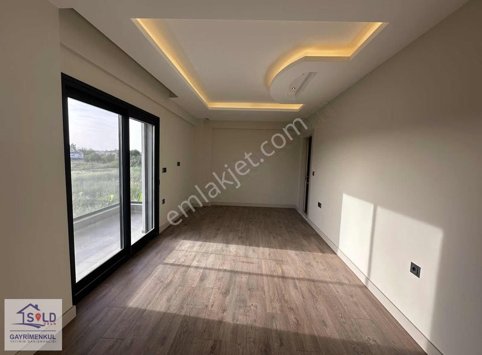 Urla Atatürk Mahallesi Site İçi Satılık Havuzlu Villa - Görsel 2