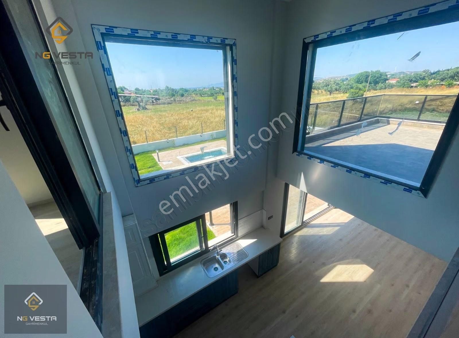 Yeni Foça Kozbeyli'de Zemınde Odası Olan Havuzlu Lüks Villa - Görsel 6