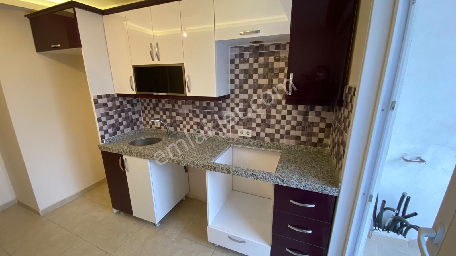 Merkezi Konumda Ferah Geniş Büyük Fırsat 2+1 Satılık Daire - Görsel 10