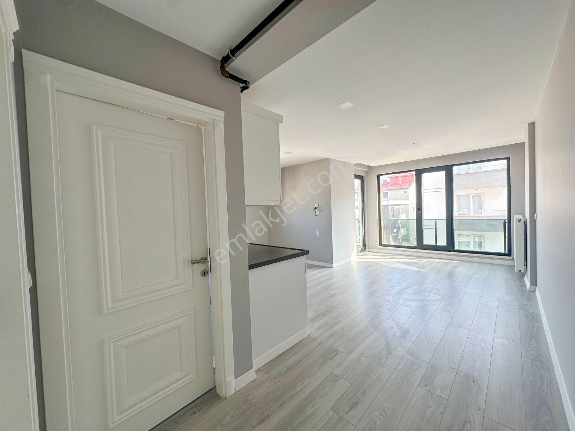 Tramvaya 2.bina Denize Yakın Abone Yapılı 1+1 Daire - Görsel 8