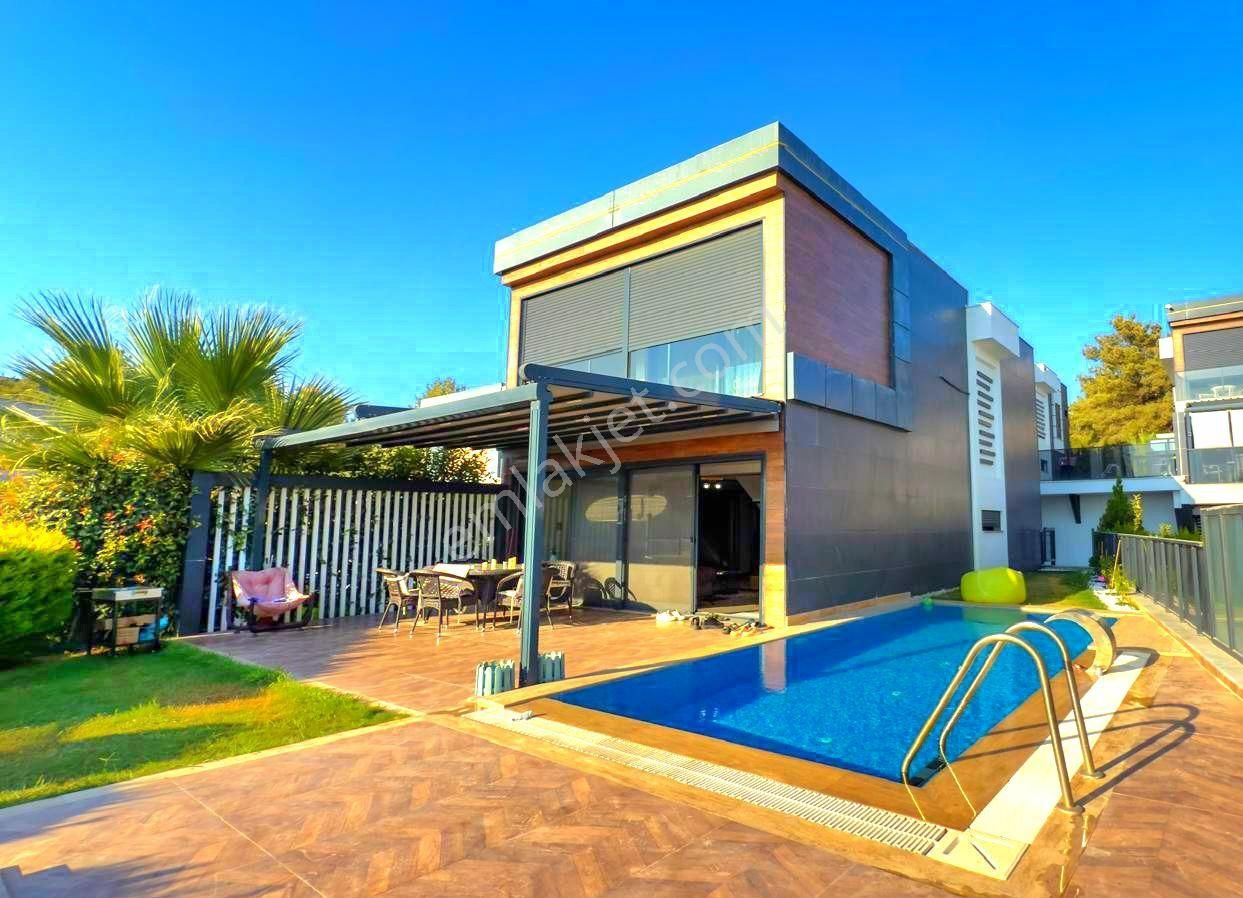 Kuşadasında Deniz Manzaralı Özel Havuzlu Ful Eşyalı 4+1 Villa - Görsel 2