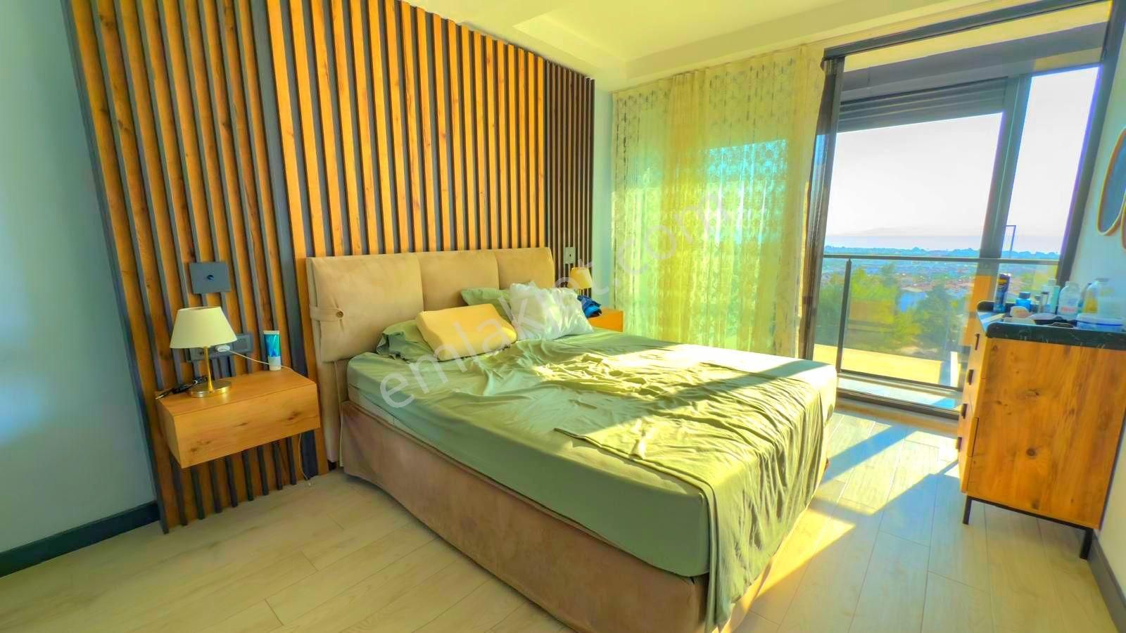 Kuşadasında Deniz Manzaralı Özel Havuzlu Ful Eşyalı 4+1 Villa - Görsel 18