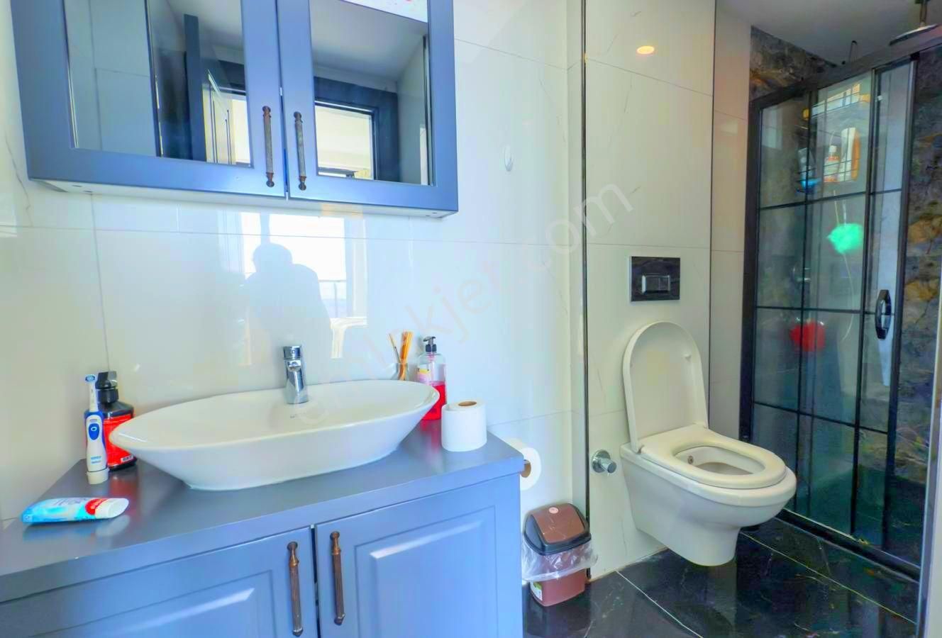 Kuşadasında Deniz Manzaralı Özel Havuzlu Ful Eşyalı 4+1 Villa - Görsel 17