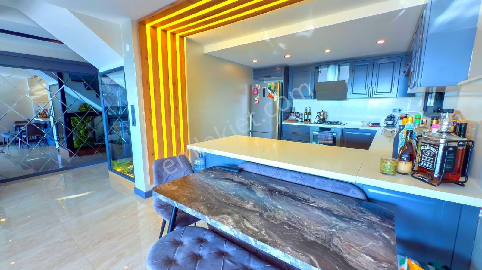 Kuşadasında Deniz Manzaralı Özel Havuzlu Ful Eşyalı 4+1 Villa - Görsel 8