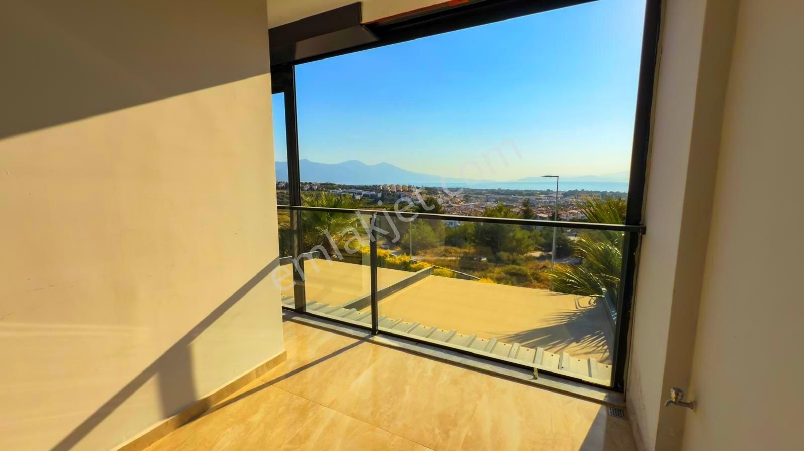 Kuşadasında Deniz Manzaralı Özel Havuzlu Ful Eşyalı 4+1 Villa - Görsel 14