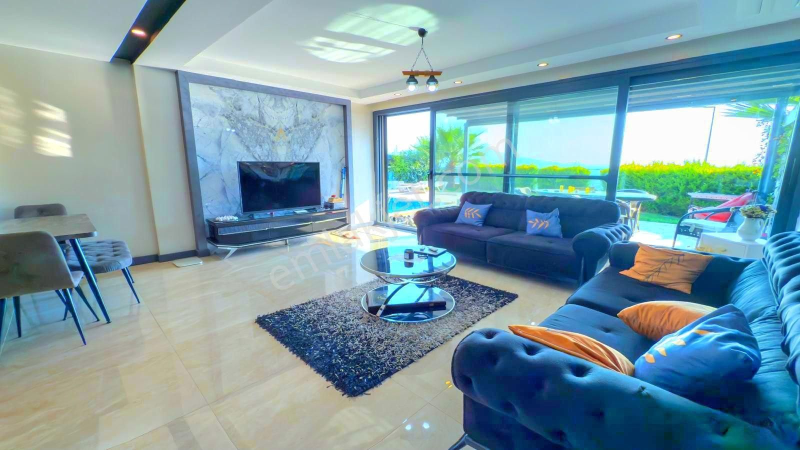 Kuşadasında Deniz Manzaralı Özel Havuzlu Ful Eşyalı 4+1 Villa - Görsel 22