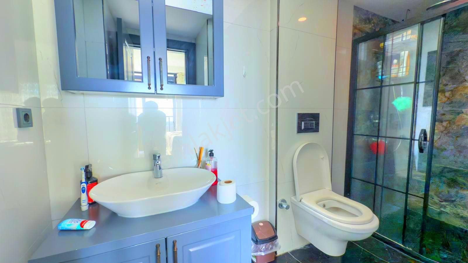 Kuşadasında Deniz Manzaralı Özel Havuzlu Ful Eşyalı 4+1 Villa - Görsel 15