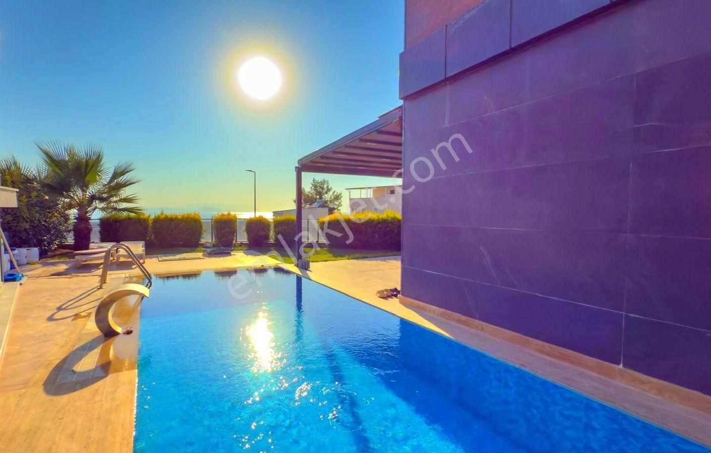 Kuşadasında Deniz Manzaralı Özel Havuzlu Ful Eşyalı 4+1 Villa - Görsel 7