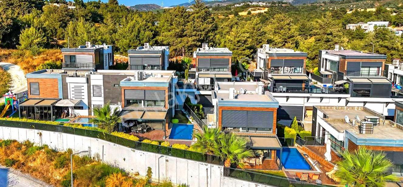 Kuşadasında Deniz Manzaralı Özel Havuzlu Ful Eşyalı 4+1 Villa - Görsel 4