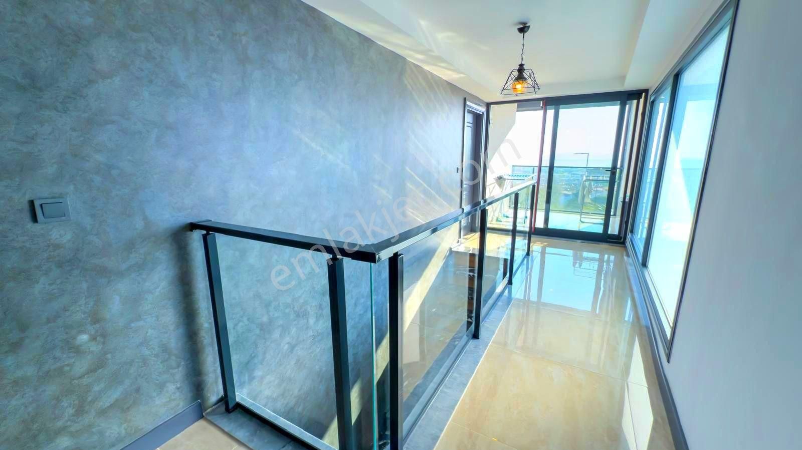 Kuşadasında Deniz Manzaralı Özel Havuzlu Ful Eşyalı 4+1 Villa - Görsel 23