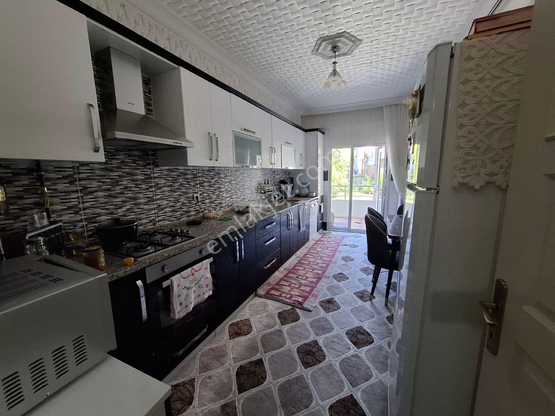 Çarşı Merkezde Satılık 3+1 Daire - Görsel 2